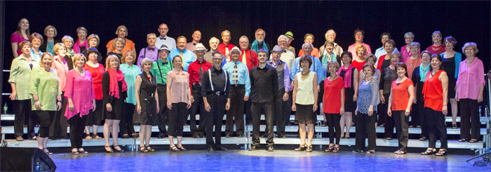 Photo des choristes - concert Noël 2011 - Église Saint-Félix de Cap-Rouge  -  Photo: Robert Mantha, 7 décembre 2011.  Étaient absents lors de la prise de la photo: Louisette Truchon, Louise Pelletier, Michèle Moreau, Louis Pelletier